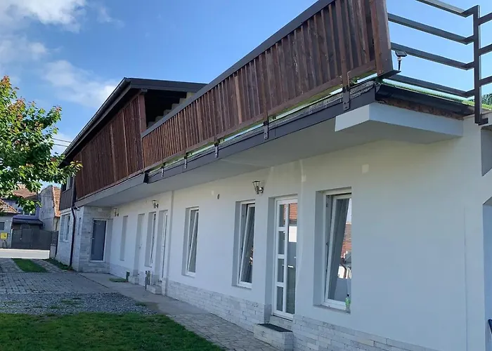 Luxus Airport Апартаменти *