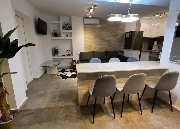 Luxus Airport קלוז'-נאפוקה